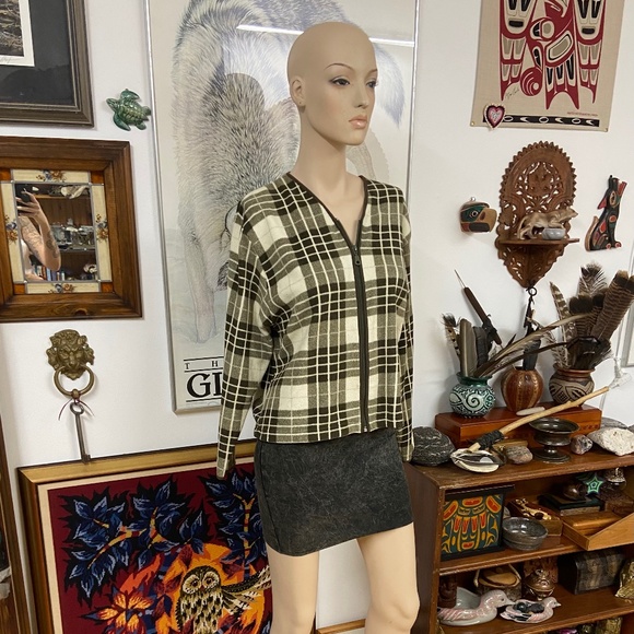 🐦⬛4/$20🐦⬛ Grandma's Sweater Plaid Fleece - Picture 6 of 10